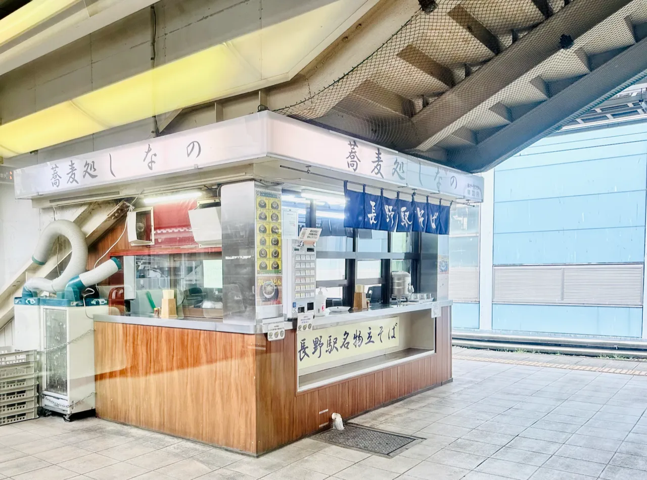 車站月台蕎麥麵攤販
